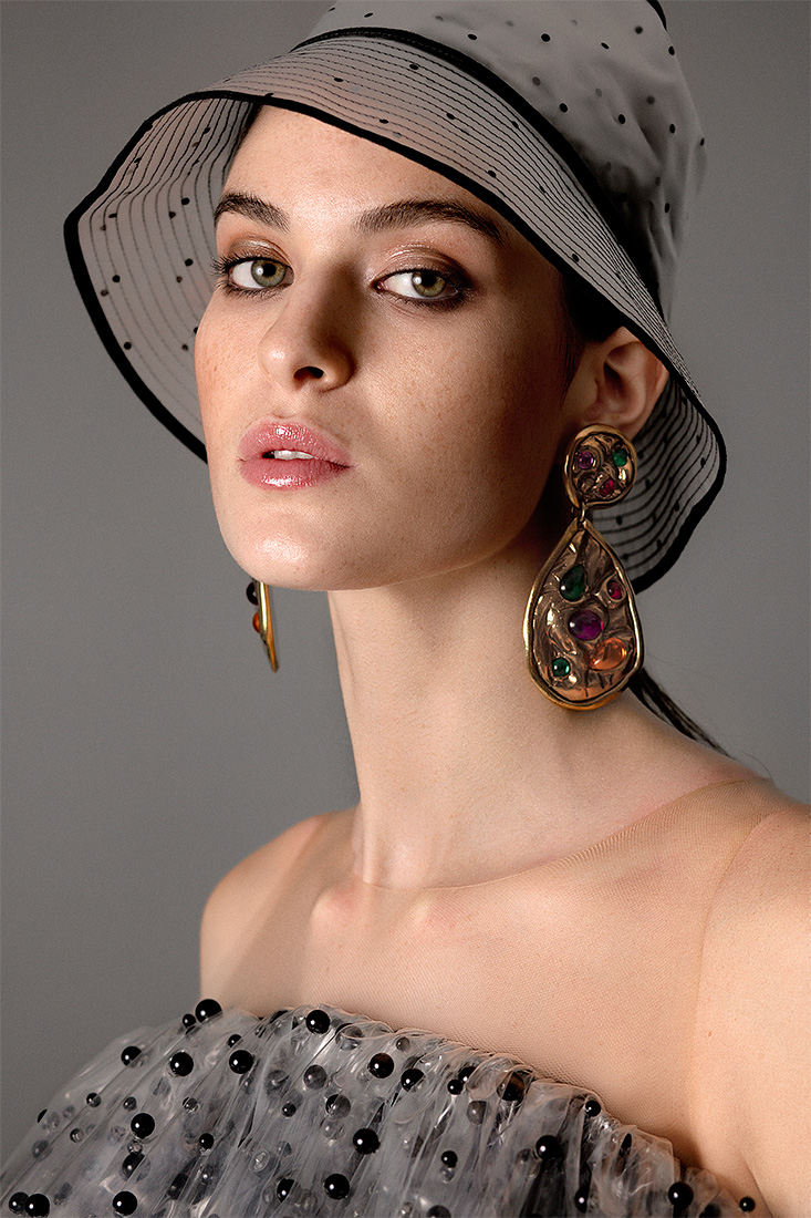 LAVANGUARDIA MAG starring model Mary - Alessia Laudoni · photographer